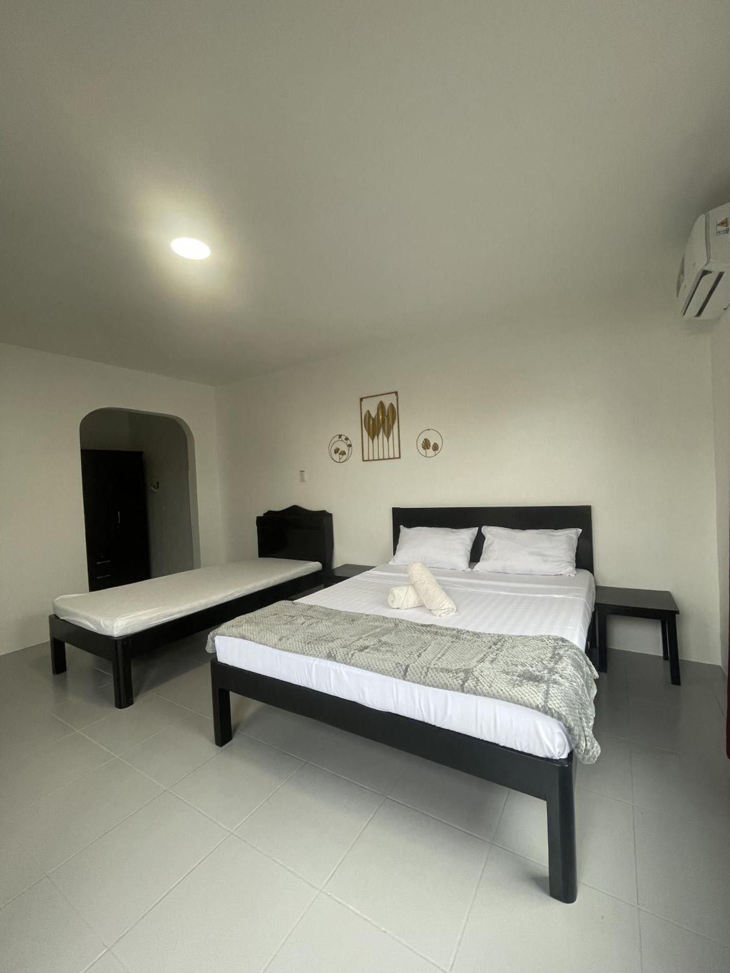Hotel Sisters Inn Moalboal Bagian luar foto