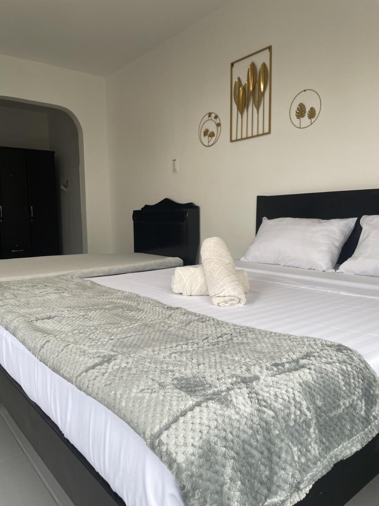 Hotel Sisters Inn Moalboal Bagian luar foto