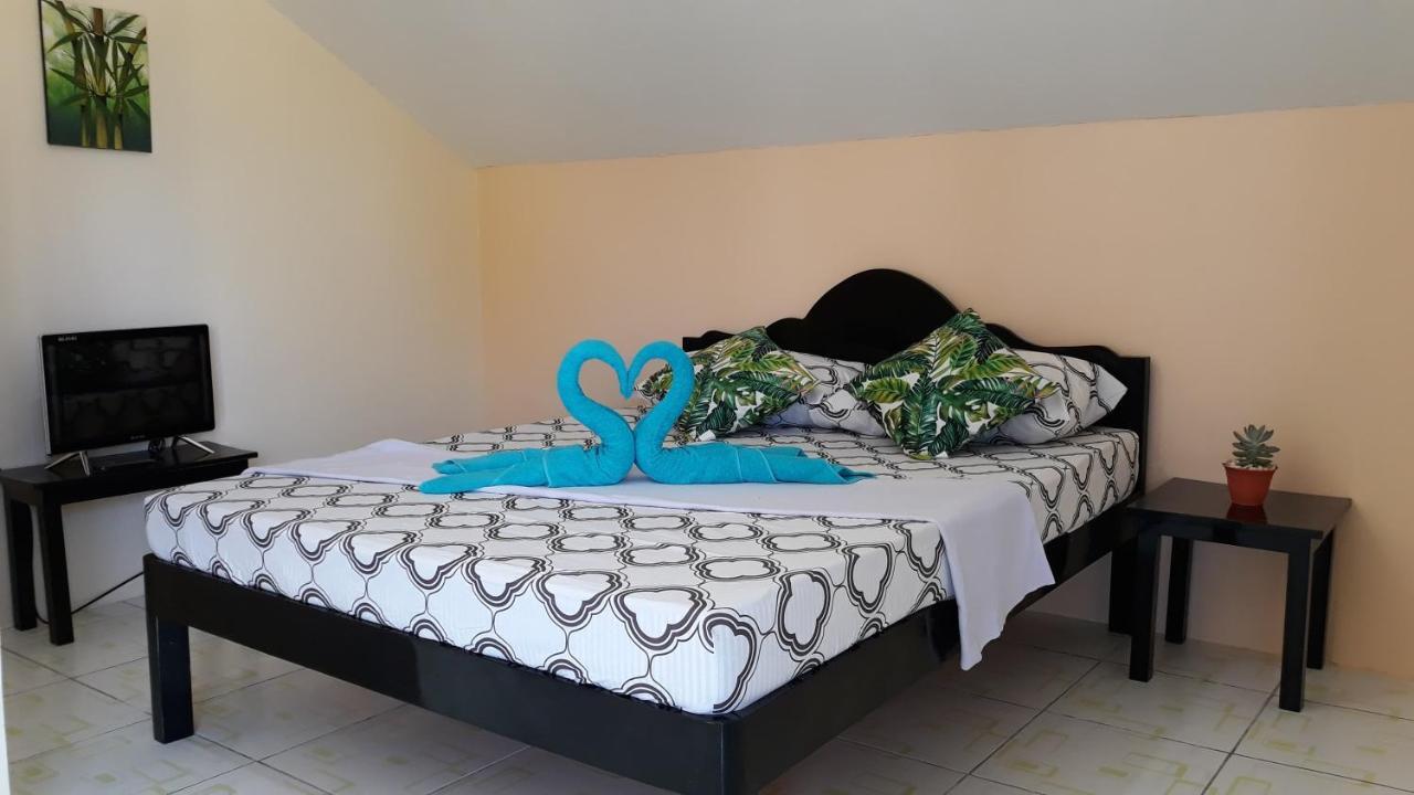 Hotel Sisters Inn Moalboal Bagian luar foto
